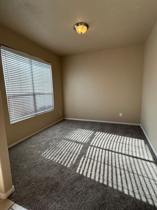 Building Photo - Beautiful Home in Parks Bell