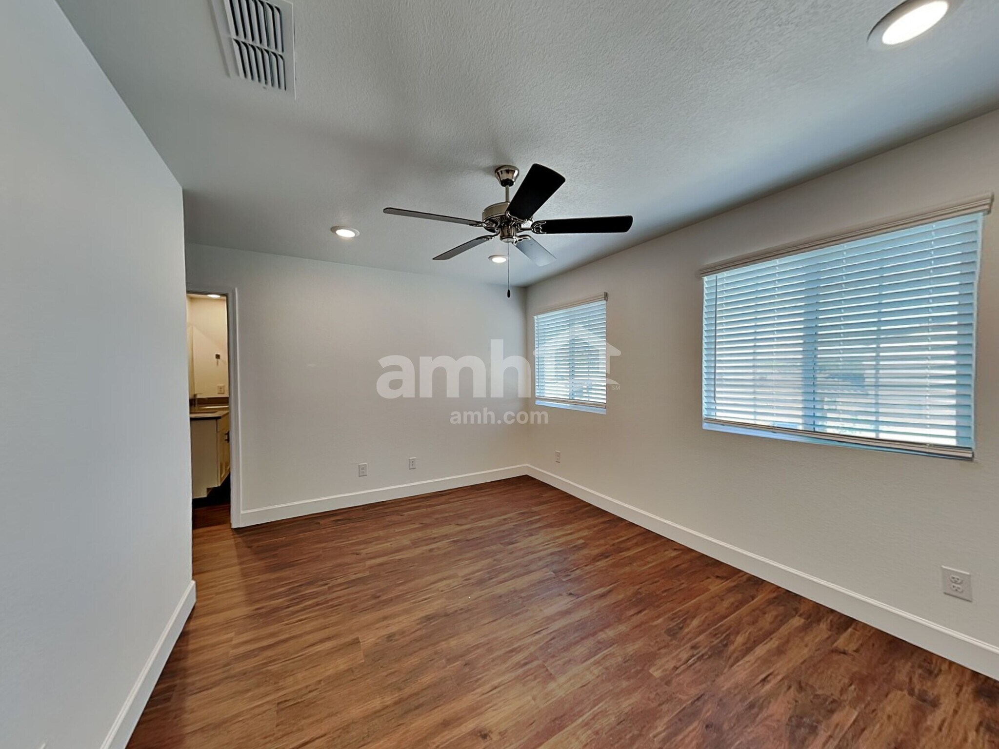 Building Photo - 4239 W St Charles Ave