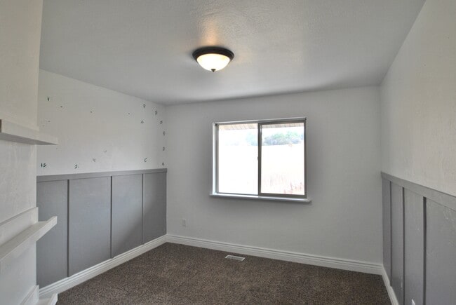 Building Photo - 696 N 240 E
