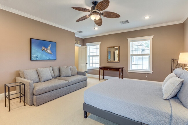 Building Photo - 166 21st Ave N