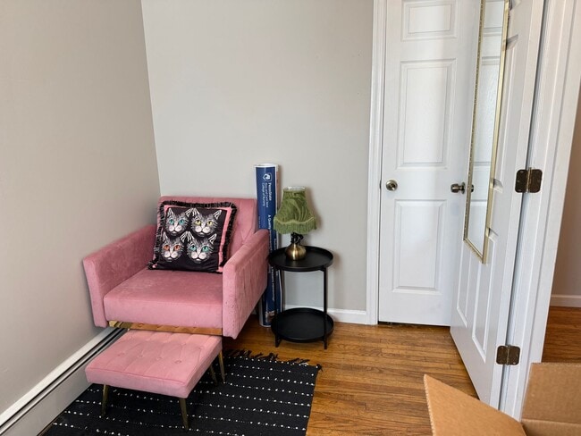 Building Photo - Beautiful 3 Bedroom Townhome in Lancaster - First Floor Washer/Dryer!