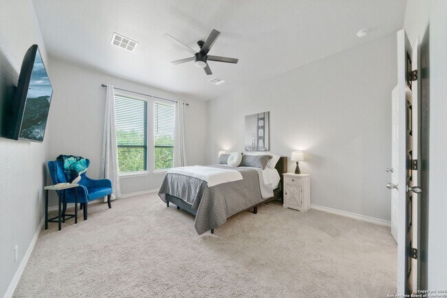 Building Photo - 4 Bedroom/3 Bath Ventana Subdivision