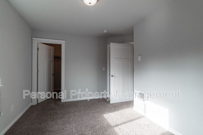 Building Photo - 12600 NE 49th St