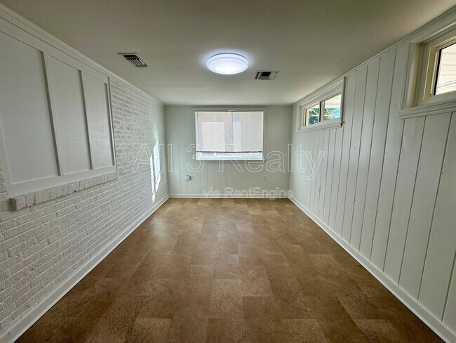 Building Photo - 2927 Brevard Ave