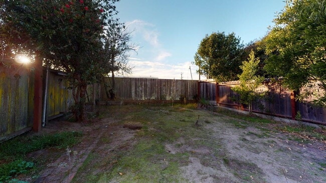 Building Photo - Flexible 4BD/3BA Home w/ Bonus Private Suite – Steps to Taraval Shops
