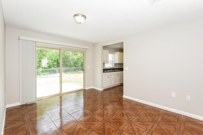 Building Photo - 1117 N Singleton Ave