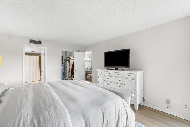 Building Photo - 6000 NW 2nd Ave