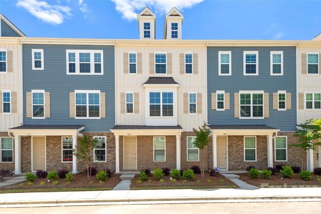 Building Photo - 7113 Brookview Ln