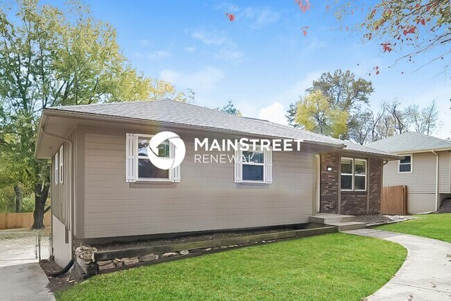 Building Photo - 2021 N York St