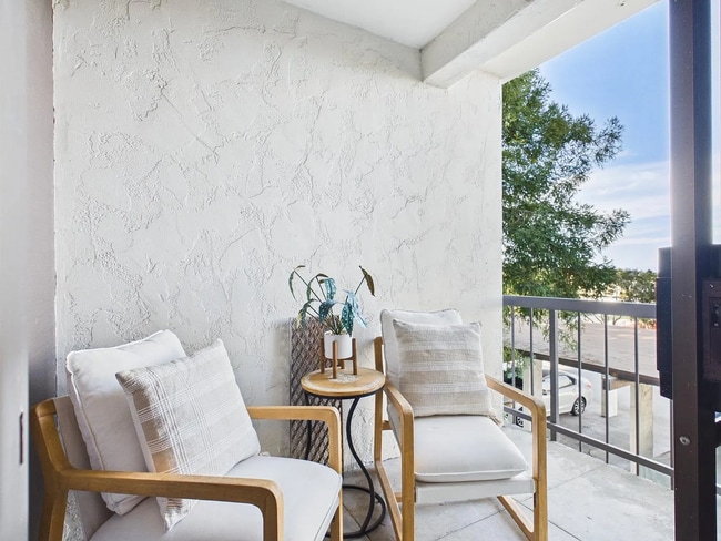 Building Photo - APT 121