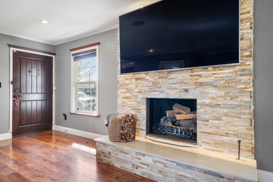 Building Photo - 1042 Madison Ave