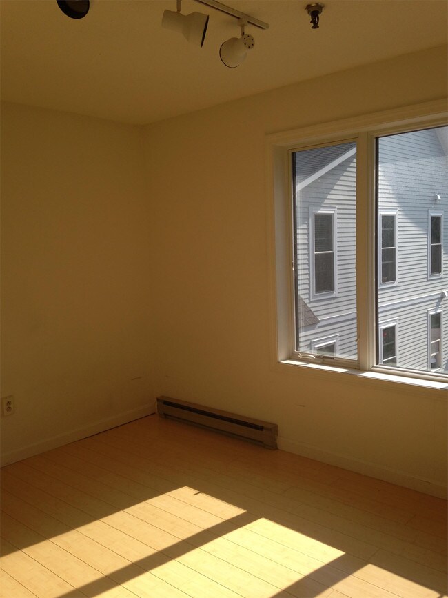 Building Photo - 349 Pearl St