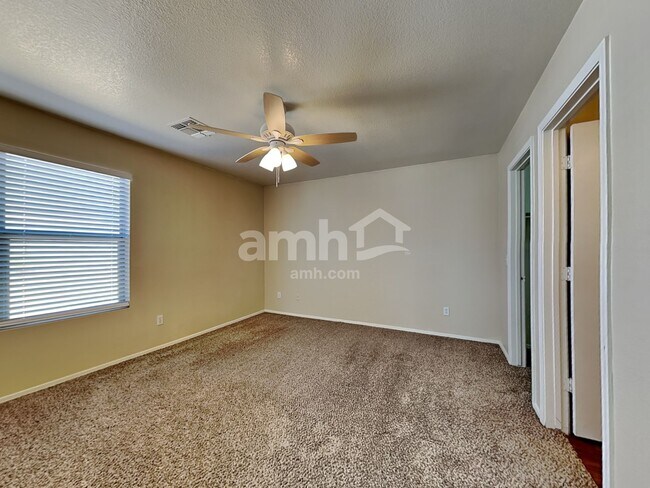 Building Photo - 10778 W Louise Dr