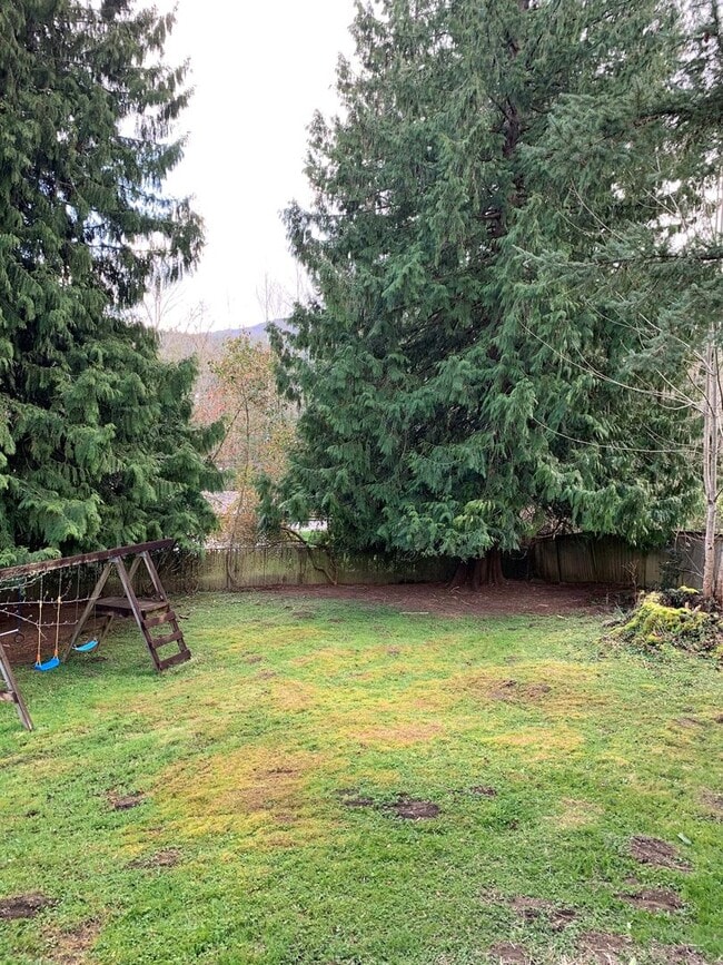 Building Photo - Remodeled 2 Bedroom 1 Bath Home in Downtow...