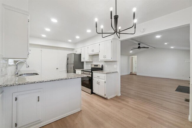 Building Photo - 1033 Mabel C Fry Blvd