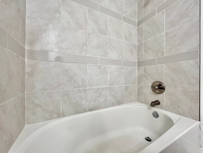 Building Photo - Updated North Austin Condo w/ Modern Finishes & Amenities 2BR/2BA