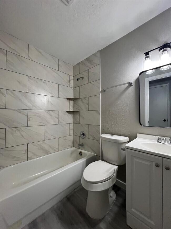 Building Photo - 10510 Little Pebble Dr