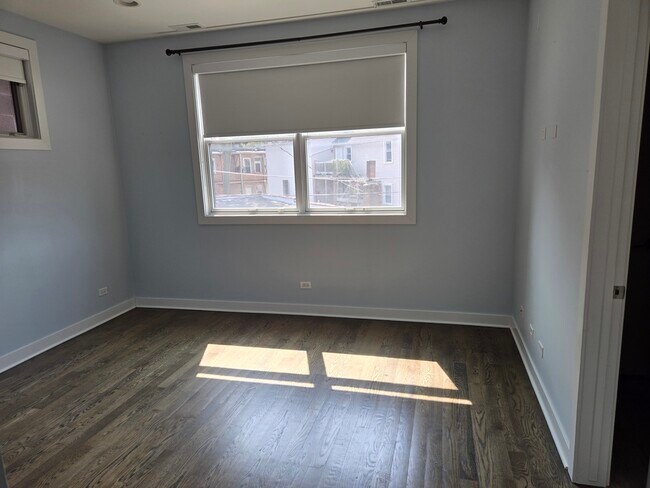 Building Photo - 2744 N Lincoln Ave