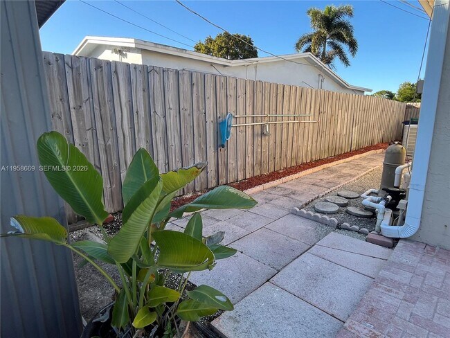 Building Photo - 9200 SW 54th St