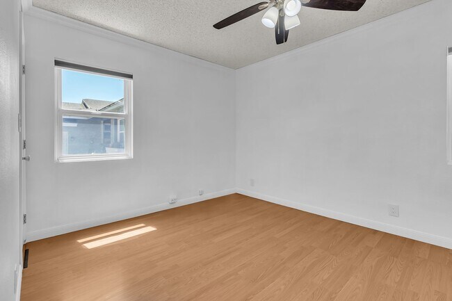 Building Photo - 1833 Lees Ave