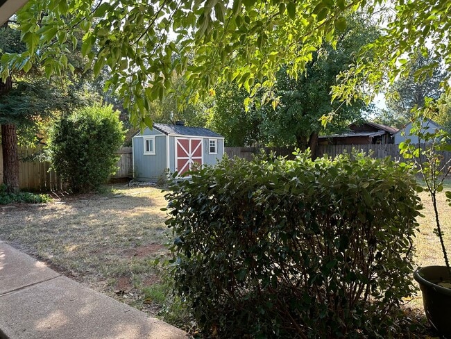 Building Photo - Your Next Chapter Starts Here - Convenient Redding Location!