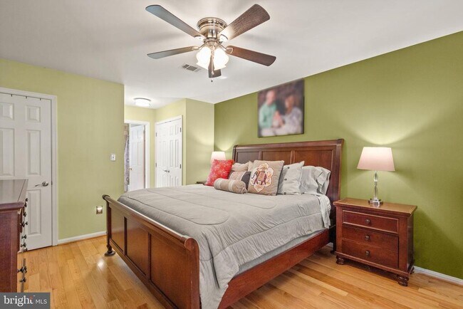 Building Photo - 7421 Beverly Manor Dr