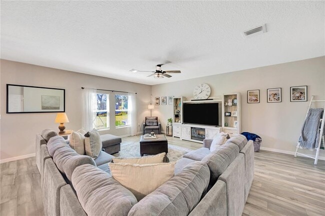 Building Photo - 5532 Summer Sunset Dr