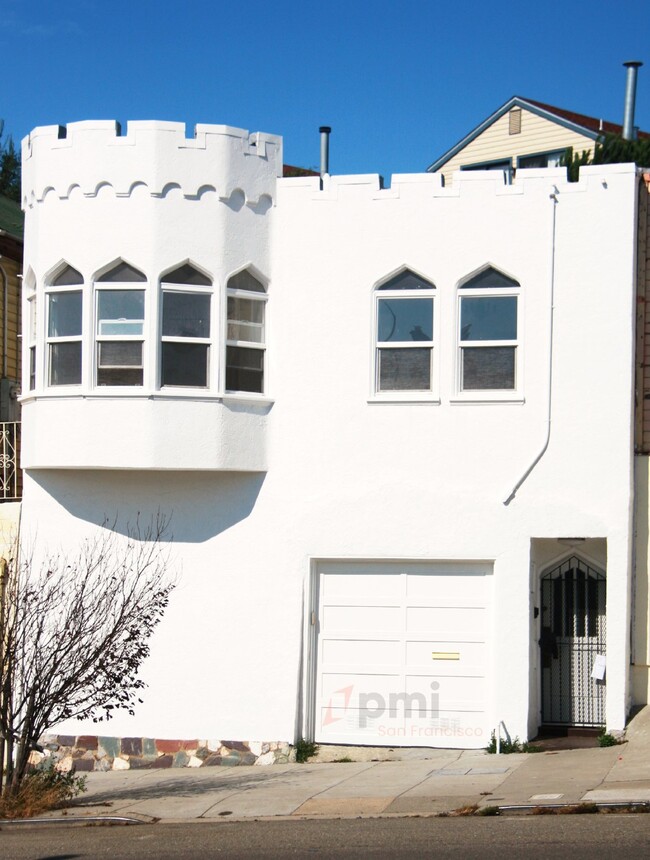 Primary Photo - 2 Bd / 1 Ba Hillside Castle with Parking, ...