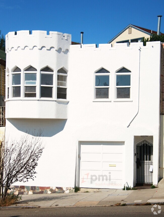 Building Photo - 2 Bd / 1 Ba Hillside Castle with Parking, ...