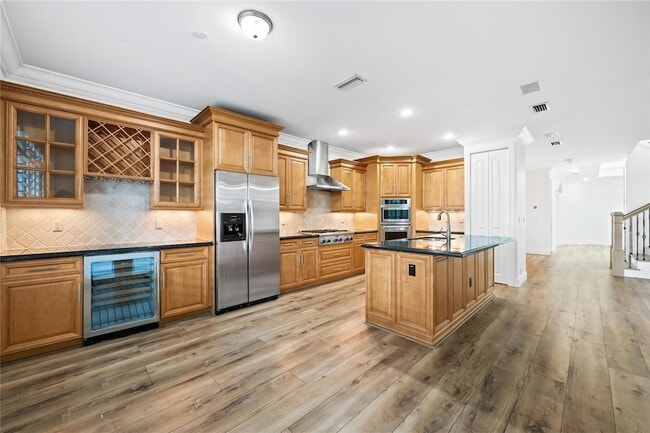 Building Photo - 218 NE 15th Ave