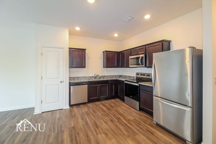 Building Photo - 3057 Lexington Terrace