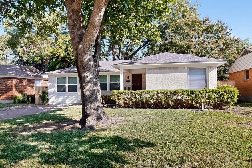 Building Photo - 2207 Housley Dr