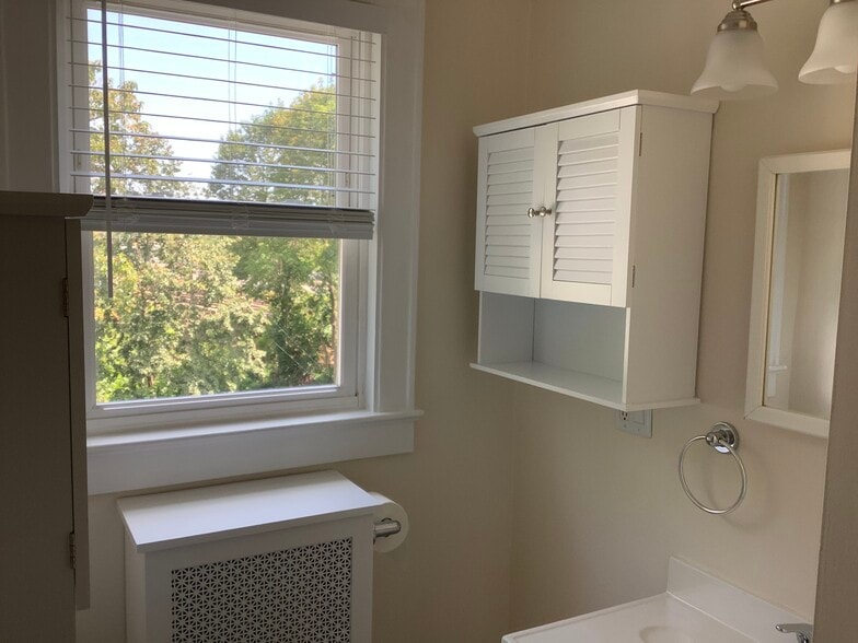 Bathroom - 290 Bruce Park Ave