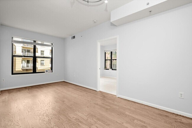 Building Photo - 1001 L St NW