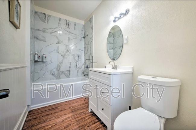 Building Photo - 706 Wilson Ave