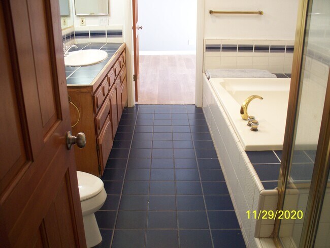 Building Photo - 7339 W 91st St