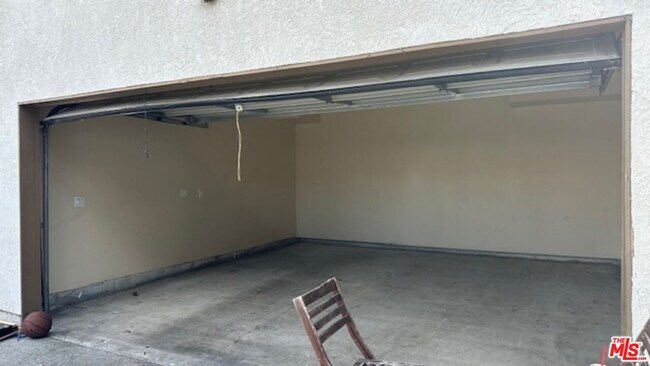 Building Photo - 1161 E 40th Pl