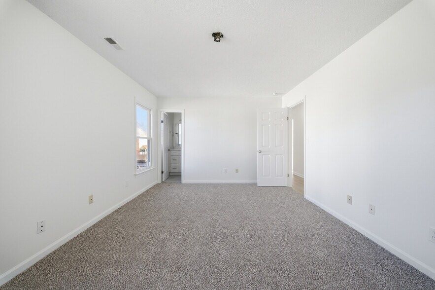 Building Photo - 4732 Brompton Dr