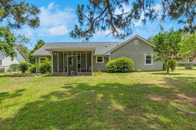 Building Photo - Charming 3BR Ranch Style Home on Quiet Cut...