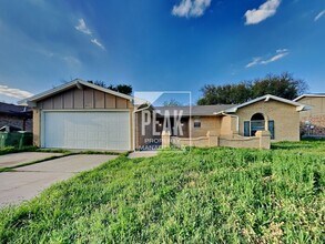 Building Photo - $2000! Large 4 Bed 2 Bath in ARLINGTON! TOUR NOW, 2 Year lease minimum!