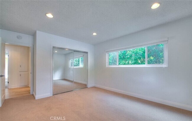 Building Photo - 16612 Park Ln Cir