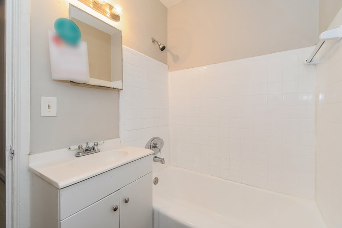 Building Photo - 2844 Myra St