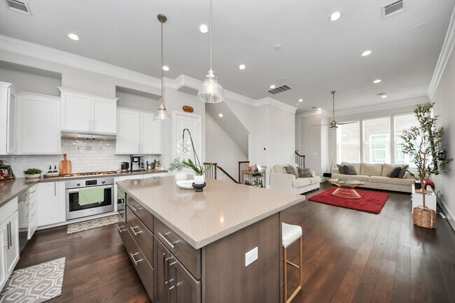 Building Photo - 9614 Riddlewood Ln