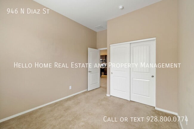 Building Photo - 946 N Diaz St