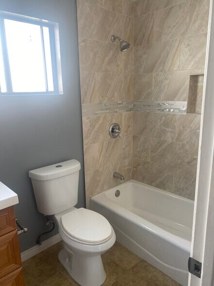 Shared Bath with Shower / Tub6 Master Bath Vanity 7 2nd Bedroom 8 Shared Bath with Shower / Tub 9 - 4529 W 173rd St