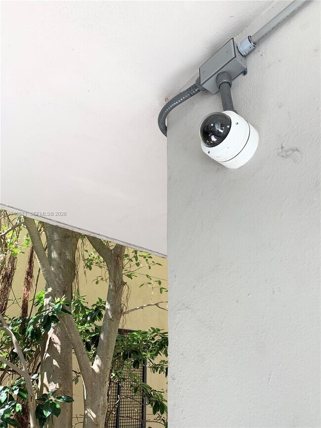 Building Photo - 130 Mendoza Ave