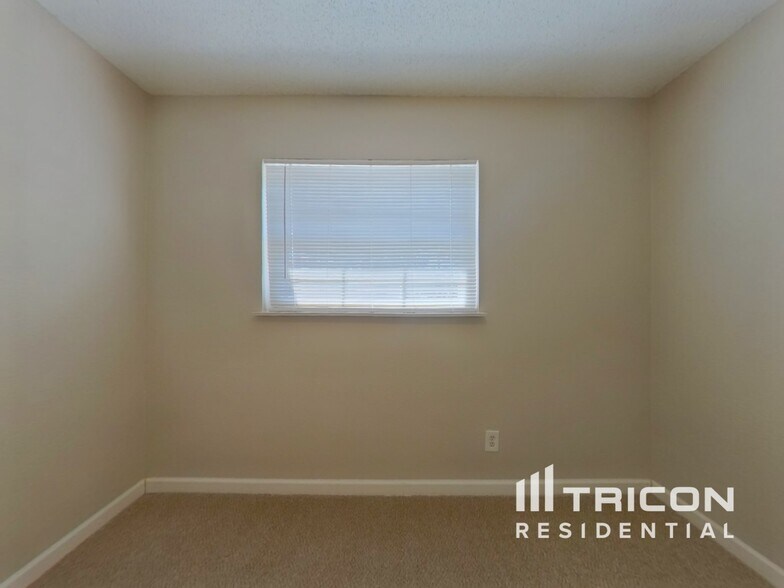 Building Photo - 15375 Hopedale Ln