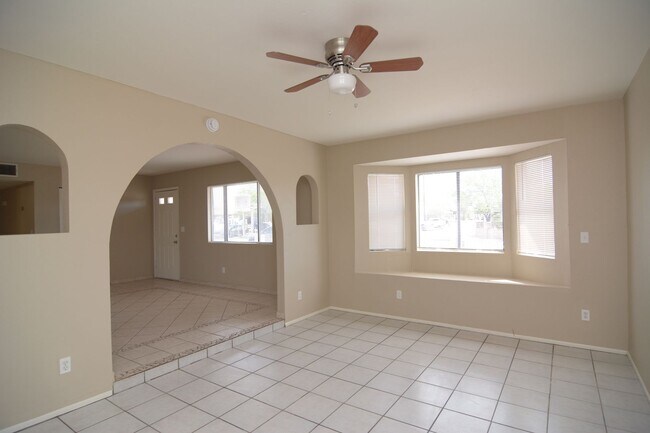 Building Photo - Updated 3 Bedroom 2 Bath Home! Southwest Tucson Location!