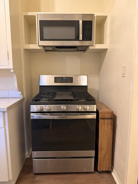GE gas stove and GE microwave w vent - 795 N 2nd St