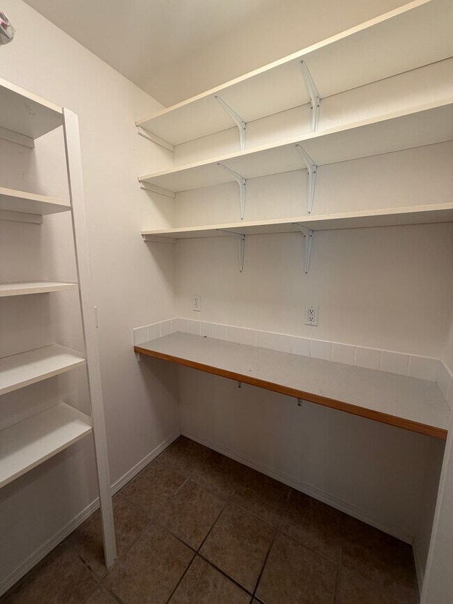 Building Photo - Large Duplex, Pelican Pointe Area